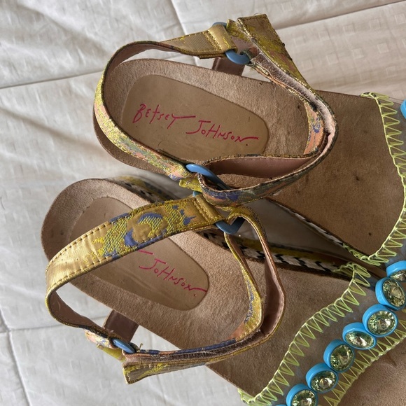 Betsey Johnson Tovaa Wedge Sandal 6 - Picture 13 of 15